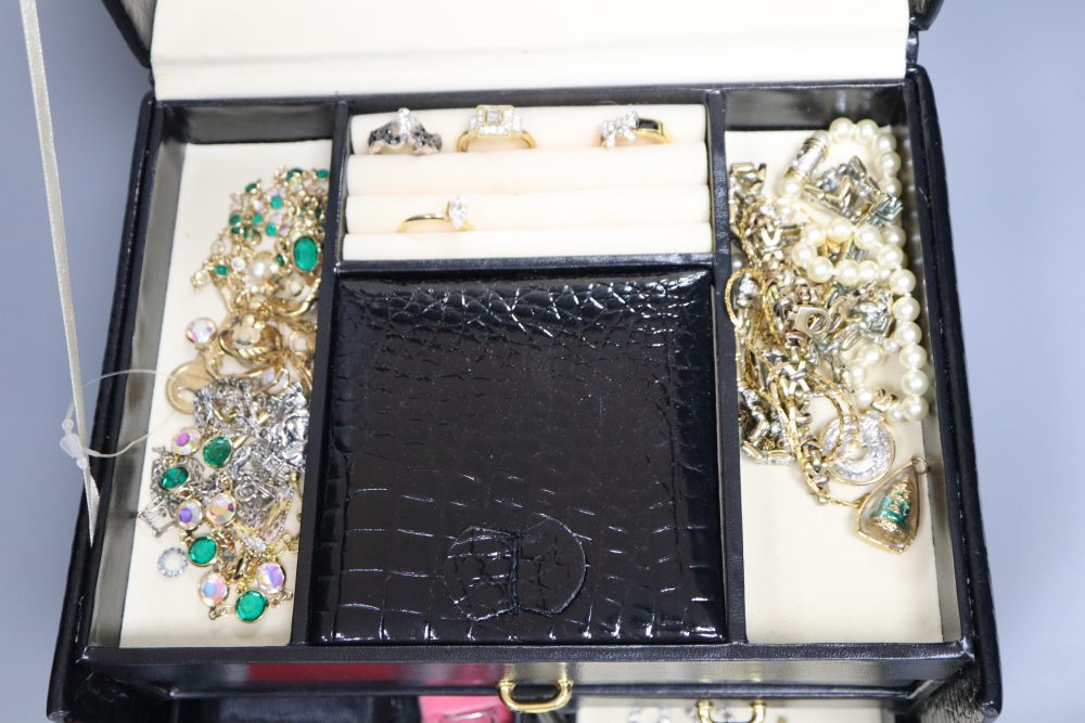 A faux crocodile jewellery box containing a 375 bracelet (11 grams), silver, costume, paste-set and other jewellery, etc.